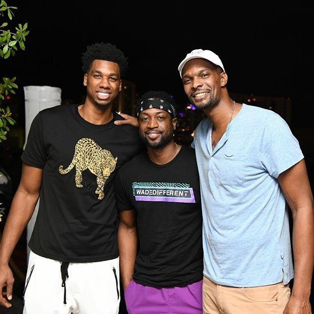 上海久事以111-72大胜四川丰谷，展现强大实力，全队多点开花，四川队虽努力但难敌强队。（上海久事111-72大胜四川丰谷：多点开花显统治力，四川虽拼仍难抵强敌）