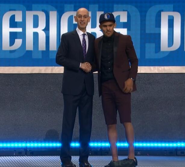 图片报：法比奥-席尔瓦渴望参加世界杯，正推动冬窗离开多特（图片报：为争世界杯席位，法比奥-席尔瓦正推动冬窗离开多特蒙德）