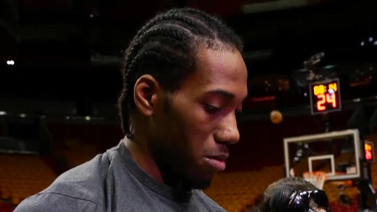 现场观看梅西杯，梅西与苏亚雷斯儿子本哈明一同观战（梅西携苏亚雷斯之子本哈明现身梅西杯看台）