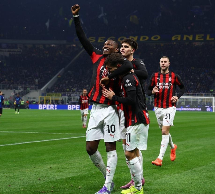 无缘联赛三连冠，神户主帅吉田孝行赛后发布会哽咽宣布辞职（三连冠梦碎，神户主帅吉田孝行赛后哽咽请辞）