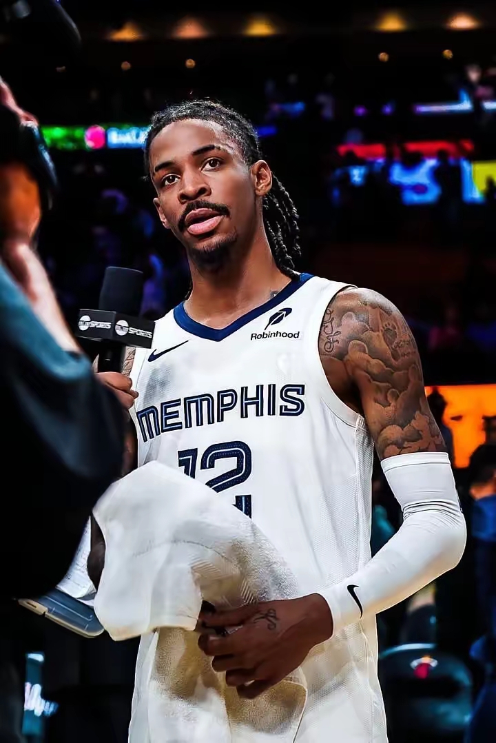 丹尼尔斯达成生涯第400次抢断，NBA历史第六年轻（丹尼尔斯生涯抢断破400，成NBA史上第六年轻达成者）